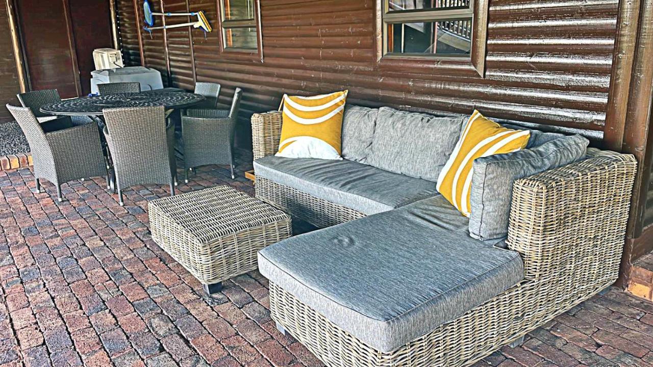 Loskop Serene Bush Cabin Winterkamp Bagian luar foto