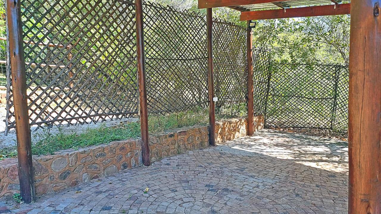 Loskop Serene Bush Cabin Winterkamp Bagian luar foto
